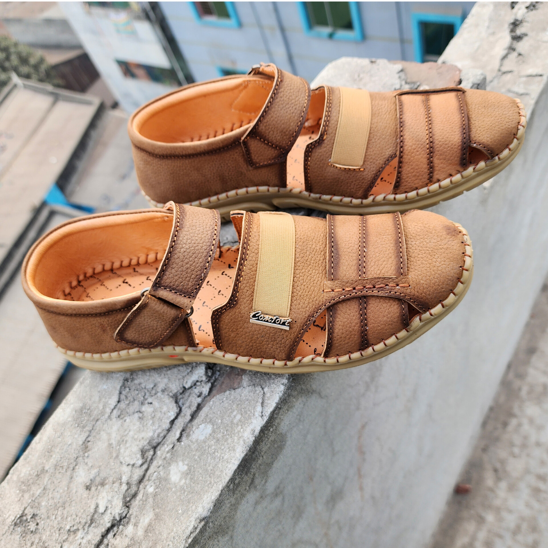 Genuine Sacchi Leather Code: 81M