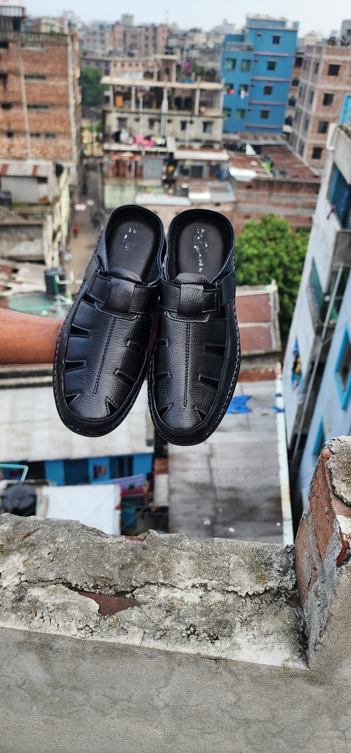 Genuine Sacchi Leather Code: 36B